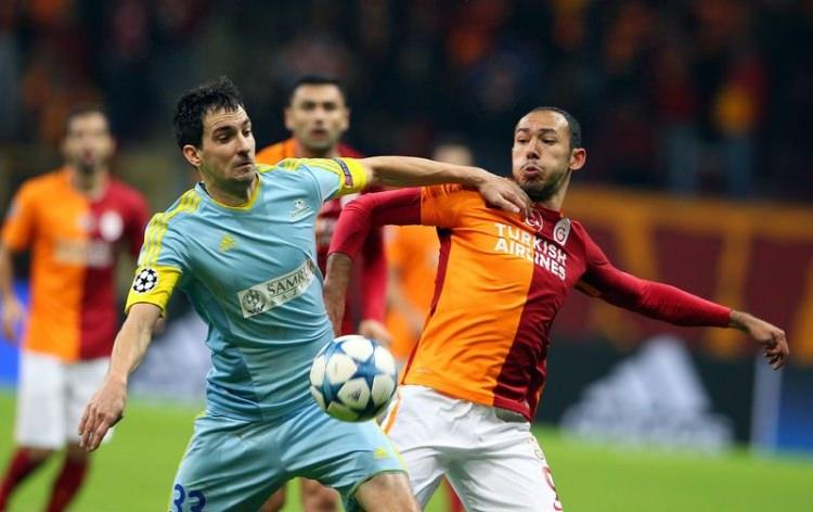 <p>Avrupa futbolunda söz sahibi olan 4 ülke; İngiltere, İspanya, Almanya ve İtalya UEFA'ya, Devler Ligi'nin formatının değiştirilmesi için baskı yapmaya başladı.</p>