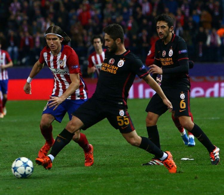 <p>UEFA ile yapılan görüşmede sponsorların katkısına dikkat çekilerek, formatın değiştirilmesi istendi. Yeni formatta 4 İngiliz, 4 İspanyol, 4 Alman ve 4 İtalyan takımın mutlaka gruplarda yer alması talep edildi.</p>