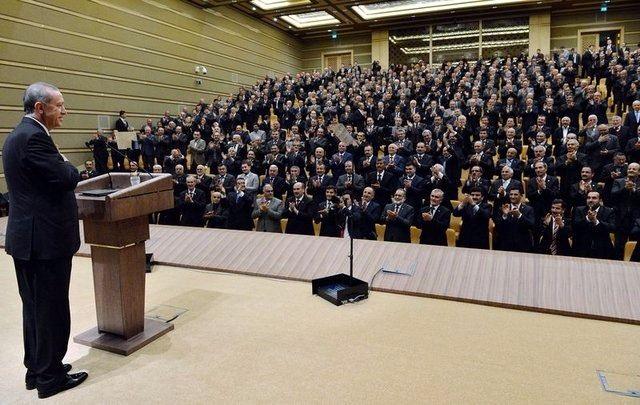 <p><strong>27 Ocak:</strong> Erdoğan, Cumhurbaşkanlığı Külliyesi’nde muhtarlarla toplantının ilkini yaptı.</p>