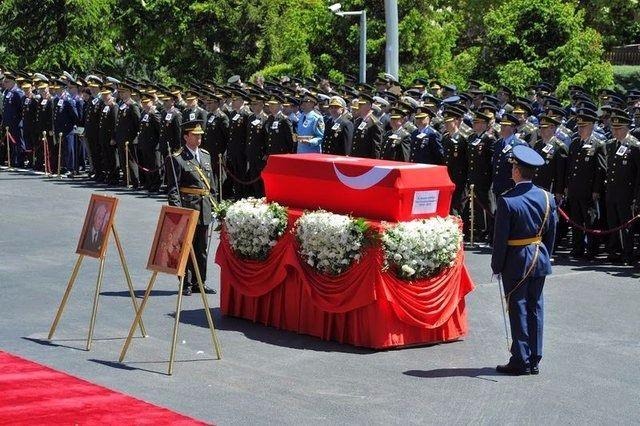 <p><strong>9 Mayıs:</strong> 12 Eylül darbesinin mimarı Kenan Evren vefat etti.</p>