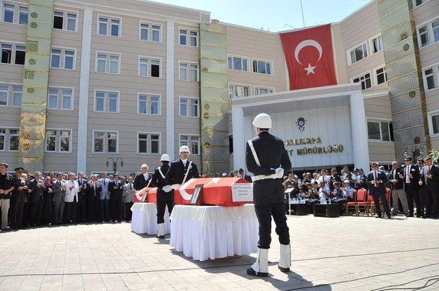 <p><strong>22 Temmuz: </strong>Ceylanpınar’da 2 polis, evlerinde uyurken teröristlerce şehit edildi. Bölgede operasyonlar ve PKK’nın eylemleri hız kazandı.</p>