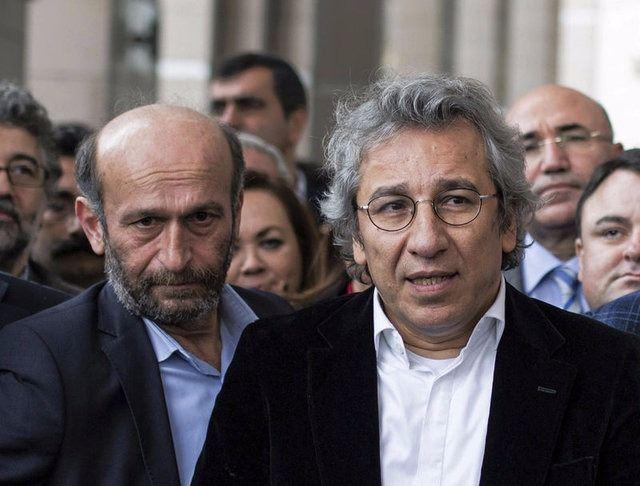 <p><strong>26 Kasım:</strong> Gazeteciler Can Dündar ve Erdem Gül, tutuklandı.</p>
