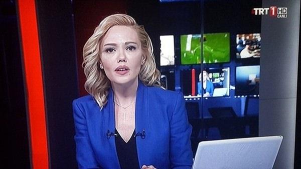 <p>15 Temmuz 2016 darbe girişiminin en dikkat çeken isimlerinden biri kuşkusuz TRT'de darbe bildirisi okuyan spiker Tijen Karaş'tı.<br />
</p>