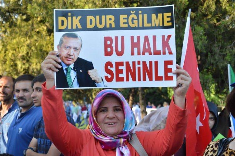 <p>Ankara'da FETÖ'nün darbe girişimine karşı vatandaşlar meydanları boş bırakmıyor.</p>

<p> </p>
