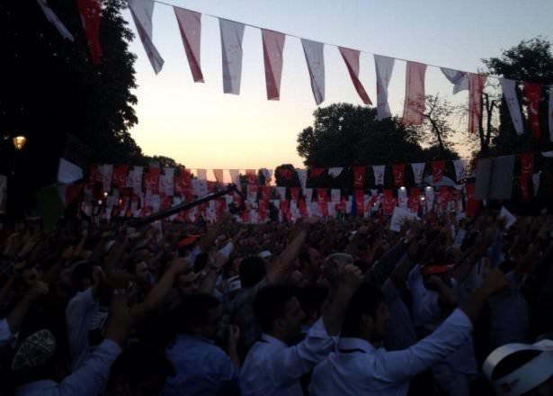 <p>Saadet Partisi tarafından Ayasofya Meydanı'nda,"Sessiz kalma" sloganıyla "Mazlumlar için tek yürek" mitingi düzenlendi. </p>
