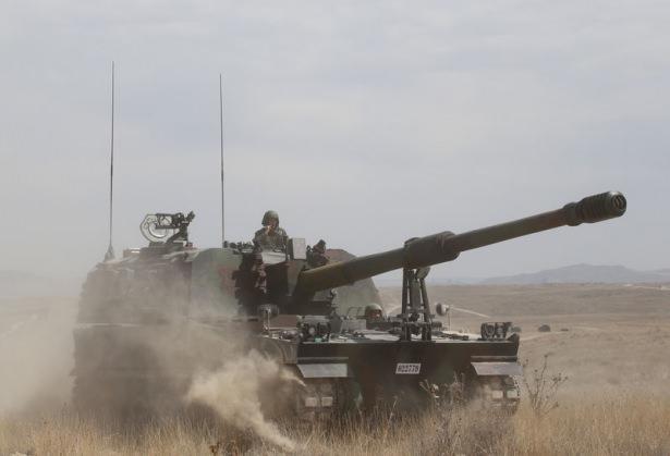 <p>Kara Kuvvetleri'nin en etkili atış gücünü oluşturan T-155 Fırtına, 1995 yılında geliştirilmeye başlanmasından bu yana çok mesafe katetti.</p>
