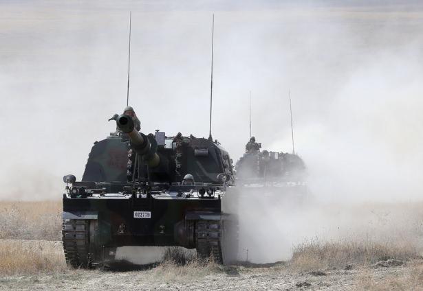 <p>Makina ve Kimya Endüstrisi Kurumu'nun Kırıkkale'deki fabrikasında üretilen Fırtına'da, NATO standardı her cins 155 milimetre obüs mühimmatı kullanılabiliyor.</p>
