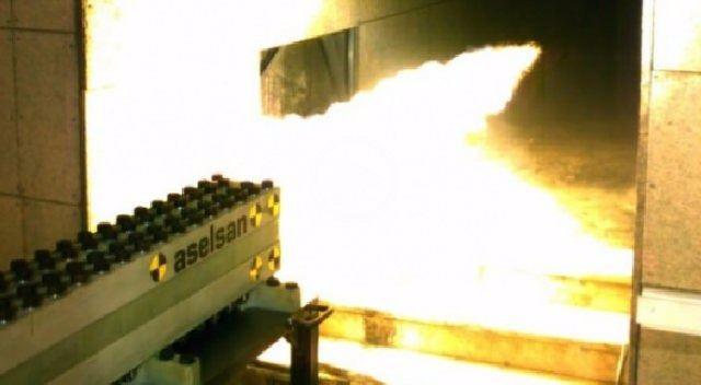 <p>ASELSAN tarafından geliştirilen ve üretilen, laboratuvar prototipinin sistem seviyesi testleri 2016 yılı sonunda başarılı bir şekilde gerçekleştirilen Elektromanyetik Top Sistemi, 9-12 Mayıs tarihleri arasında İstanbul’da düzenlenecek IDEF 2017 Uluslararası Savunma Sanayii Fuarı'nda görücüye çıkacak.</p>
