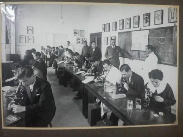 <p>Türkiye'de ilk üniversite eğitiminin tohumları Ekim 1933'te Ankara'da atıldı.</p>

<p> </p>
