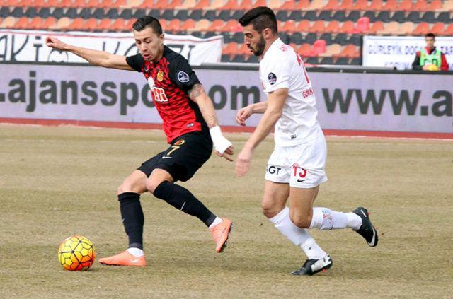 <p>Gökhan Yılmaz - Antalyaspor -> Bandırmaspor</p>