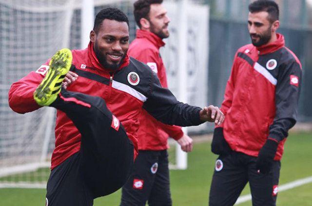 <p>Luccas Claro - Coritiba -> Gençlerbirliği</p>
