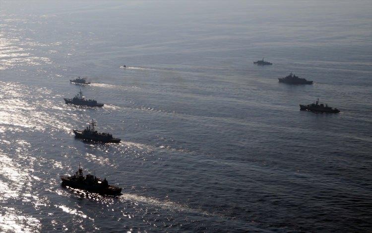 <p>İcra edilen Photex eğitiminde, Deniz Kuvvetleri'nde bir ilk yaşandı. İlk defa Photex eğitimine basın mensupları da davet edildi. Aksaz Deniz Üs Komutanlığı'ndan helikopterle alınan basın mensupları, yaklaşık 4 saat süreyle havadan tatbikatı izledi.</p>