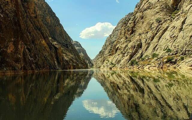 <p><strong>Karanlık Kanyon/ ERZİNCAN</strong></p>
