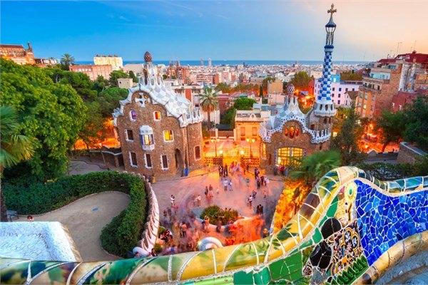 <p><strong>Gaudí binaları</strong></p>
<p>Barcelona, İspanya</p>