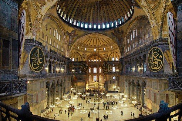<p><strong>Aya Sofya</strong></p>

<p>İstanbul, Türkiye</p>
