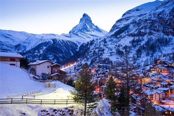 <p><strong>Matterhorn</strong></p>

<p>İsviçre</p>
