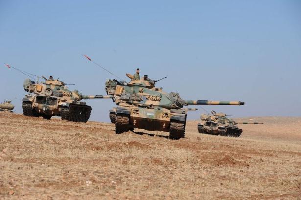 <p>Şanlıurfa’nın Akçakale ilçesinin karşısındaki Suriye’nin Telabyad ile Gaziantep’in Karkamış ilçesinin karşısındaki Carablus’un kontrol altına alan IŞİD militanları, 20 gün önce bu iki ilçe arasında kalan PYD kontrolündeki Kobani’ye saldırı başlattı.</p>

