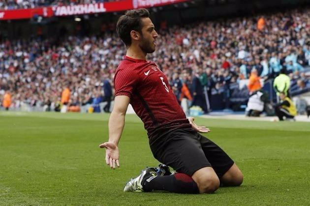 <p>HAKAN ÇALHANOĞLU</p>

<p>Milan</p>

