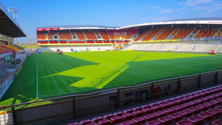 <p>AFAS Stadion Achter de Kazerne (Belçika)</p>