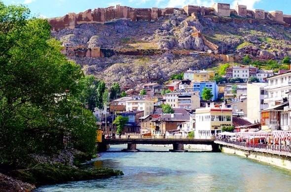 <p><strong>BAYBURT</strong></p>

<p>Yaş ortalaması: 29,3</p>
