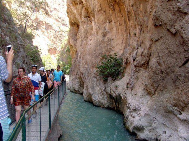 <p>Bölgede çamur banyosu da yapılıyor.</p>
<p> </p>