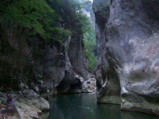 <p><strong>ÇATAK KANYONU, KASTAMONU</strong></p>
<p>Kastamonu merkezden biraz uzak olan Çatak Kanyonu, oldukça büyük.</p>