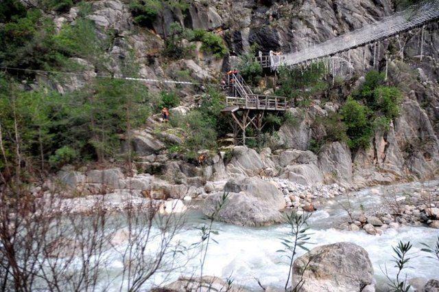 <p>Eğer adrenalin meraklısıysanız, tel üzerinden kanyonu geçmelisiniz!</p>
<p> </p>