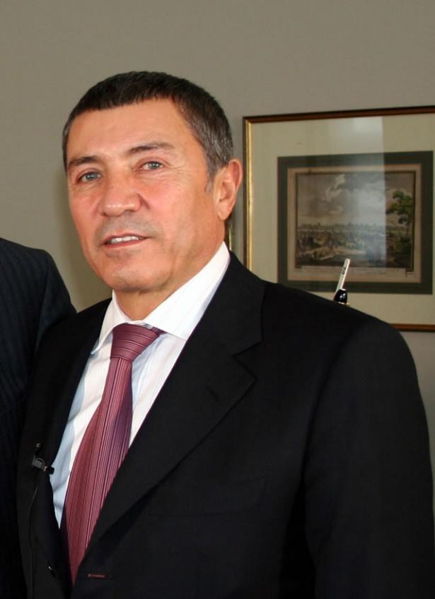 <p>Murat Dedemen<br />
1.993 bin TL (2013)</p>
