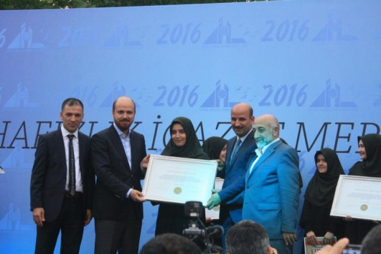 <p>5. Bursa İpekçilik Anadolu İmam Hatip Lisesi - Proje okul. Yeni okul. Bursa'nın en merkezi ve prestijli okulu. İdari ve öğretmen kadrosu iyi ve oturmuş. </p>
<p>6. Kadıköy Kız Anadolu İmam Hatip Lisesi - Proje okul. Müstakil olması yani sadece kızlara eğitim veren. Başarılı ve köklü bir geleneği olması. İngilizce hazırlık.</p>
<p>7. İstanbul Kız Anadolu İmam Hatip Lisesi - Proje okul. Merkezi bir konumda. Yeni açıldı. Müstakil bir eğitim. Arapça hazırlık. </p>
<p>8. Mehmet Akif Ersoy Kız Anadolu İmam Hatip Lisesi: Proje okul. Bu yıl İngilizce hazırlık açılacak. Türkiye’nin ilk yatılı kız imam hatip lisesi.</p>
<p>9. Kadıköy Erkek Anadolu İmam Hatip Lisesi - Proje okulu. İngilizce hazırlık sınıfı var. Müstakil okul yani sadece erkek öğrenciler. İyi derecede barınma ve bursa imkanı var. Sosyal başarıları yüksek bir okul. </p>
<p>10. Atakum Anadolu İmam Hatip Lisesi - Proje okulu. Hazırlık var. Kompleks olarak inşa edildi. Kampüs şeklinde. Sosyal sportif ve barınma imkanı olan bir okul. </p>
<p>Proje okul: Kendi program içeriğini veya eğitim kadrosunu oluşturabilen okullara deniyor. </p>