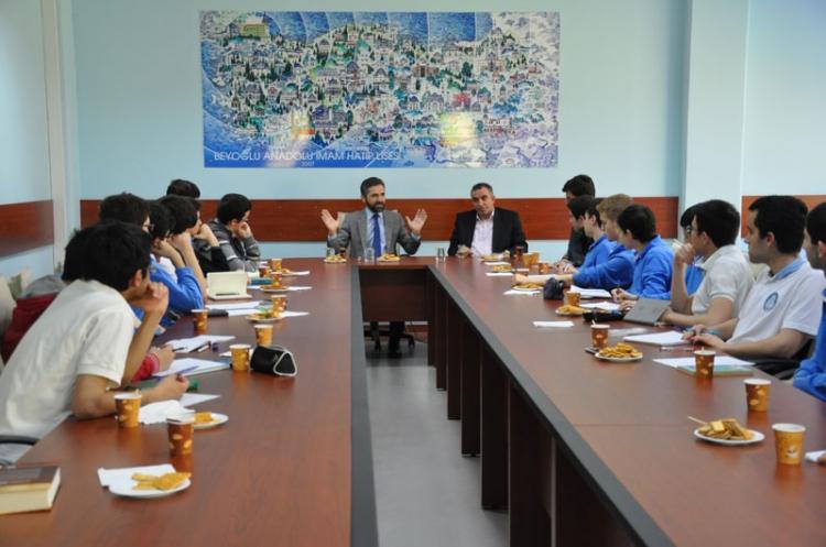 <p><strong>Beyoğlu Anadolu İmam Hatip Lisesi  </strong></p>

<p>14.08.2015 puanı: 474,651</p>

<p>Öğretim süresi: Haz+4    </p>

<p>Öğretim şekli: K/E</p>

<p>Pansiyon: Erkek</p>

<p>Yabancı dil: Arapça</p>
