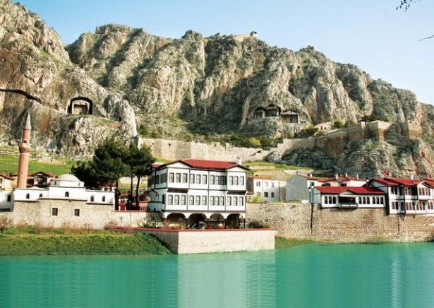 <p><strong>Amasya</strong><br />
TOPLAM:77.8<br />
ERKEK: 75.0<br />
KADIN: 80.6</p>
<p> </p>