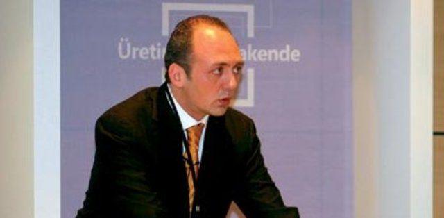 <p>38 Bernard Arcas 800 milyon dolar</p>

<p> </p>
