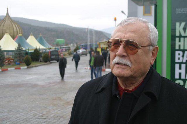 <p>22 Şefik Yılmaz Dizdar LC Waikiki 1.2 milyar dolar</p>
<p> </p>