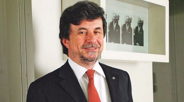 <p>14 Faruk Eczacıbaşı | Eczacıbaşı Holding<br />
<br />
1.5 milyar dolar</p>
