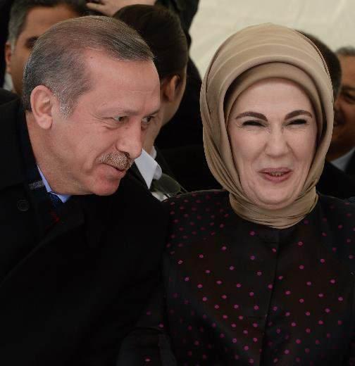 <p>EMİNE ERDOĞAN</p>
<p>Türkiye'nin 12. Cumhurbaşkanı Recep Tayyip Erdoğan'ın eşi Emine Erdoğan, Türkiye'nin yeni 12. first lady'si olarak Çankaya Köşkü’ne ev sahibeliği yapmaya hazırlanıyor.</p>