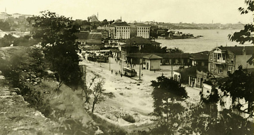 <p>Üsküdar (1940'lı yıllar)<br />
<br />
Kaynak: Hayalleme</p>