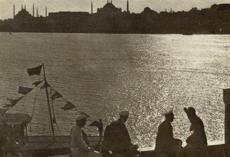 <p>SS Conte Rosso gemisinden. İstanbul (1937)</p>

<p> </p>
