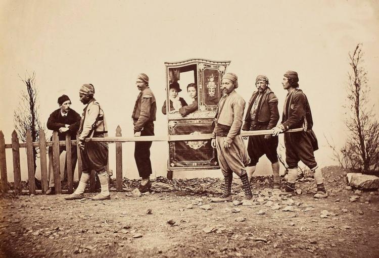 <p>Beyoğlu sedyesi / Taht-ı revan (~1875)</p>
