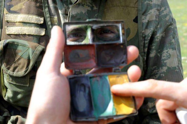 <p>Komandoluğun gerektirdiği psikolojik ve fiziki yeterliliği sağlayamayan adaylar, komando olma hayaline veda ederken kursa katılmaya hak kazanan kursiyerler ise daha çetin eğitimlerden geçmeye başladı. </p>