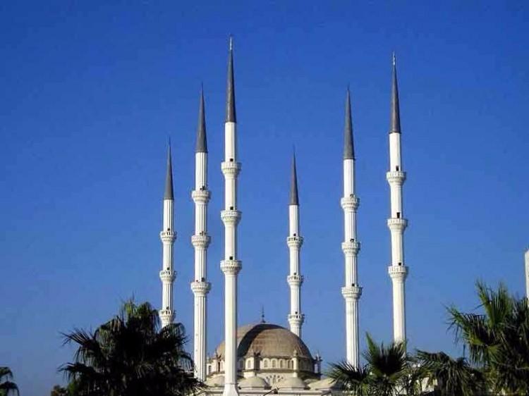 <p>MERSİN MUĞDAT CAMİİ</p>
