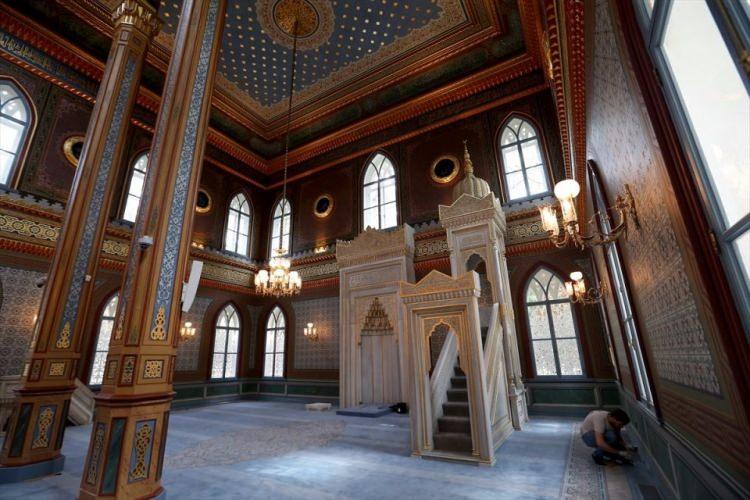 <p>Mürsel Sarı, caminin yarın cuma namazıyla ibadete açılacağını belirterek, açılış törenine Cumhurbaşkanı Recep Tayyip Erdoğan'ın da katılımının beklendiğini söyledi.</p>