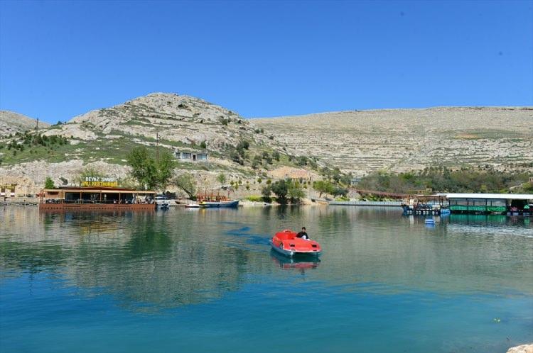 <p><strong>"ODALAR TEKNE ŞEKLİNDE OLACAK"</strong></p>

<p>Turizm yatırımcısı Salih Kurt, AA muhabirine yaptığı açıklamada, her geçen yıl yurt içi ve dışından ziyaretçilerin bölgeye daha fazla ilgi göstermeye başladığını söyledi.</p>
