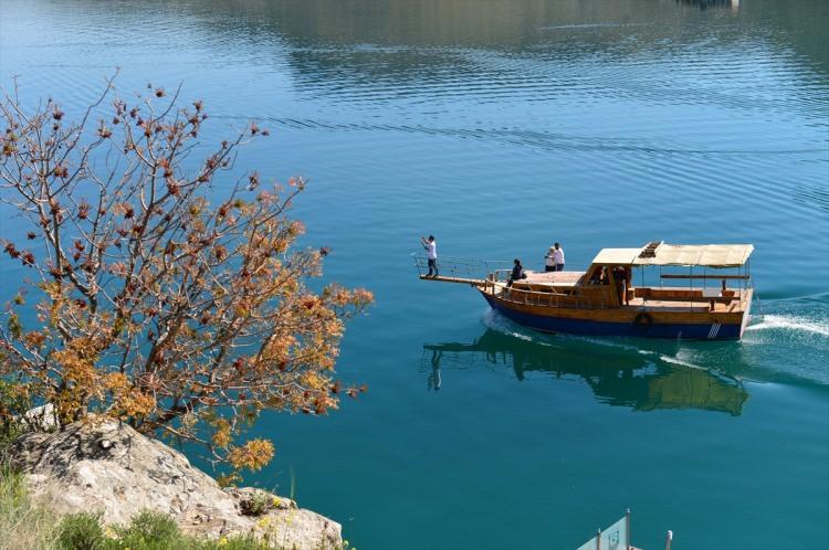 <p>Projenin maliyetinin yaklaşık 2 milyon lira olduğuna işaret eden Kurt, Türkiye'de ilk defa bu tür bir projenin faaliyete geçirileceğini söyledi.</p>
