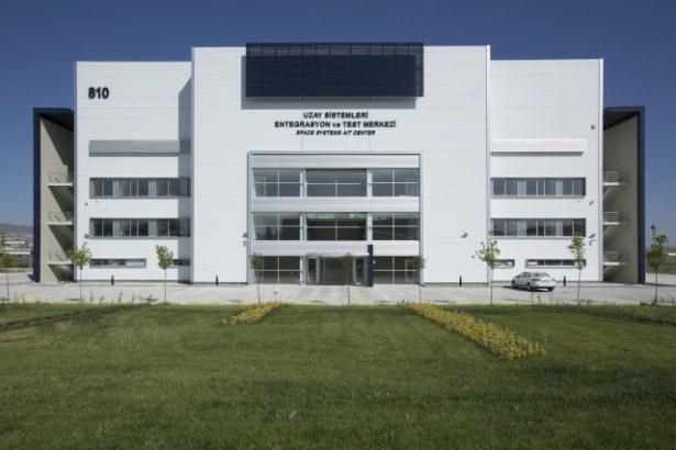 <p>Türkiye`nin ilk Uzay Sistemleri Entegrasyon ve Test Merkezi`nin (USET) inşası tamamlandı.</p>
