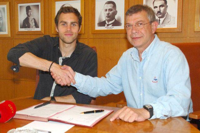 <p>ELMANDER</p>
