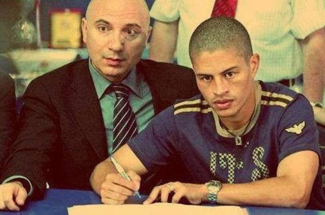 <p>ALEX DE SOUZA </p>

<p> </p>
