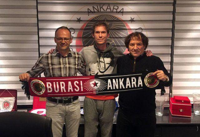 <p>HLEB </p>
