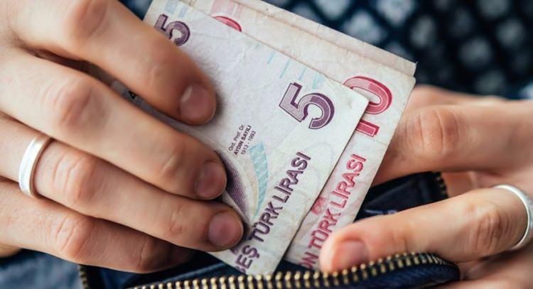 <p>Son olarak 2015’teki verilere göre, son 38 yılda kadın ve erkeklerin ömrü 5 yıl uzayarak sırasıyla 71 ve 70’e çıktı.</p>
