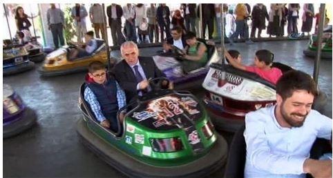 <p><strong> Çarpışan arabalara binip çarpışmamaya çalışmak.</strong></p>
