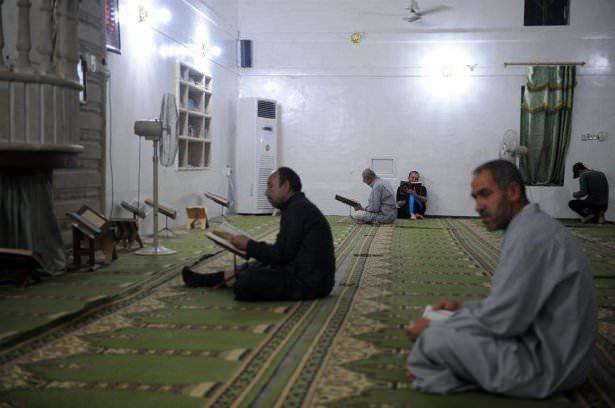 <p>Irak Şam İslam Devleti'nin (IŞİD) Musul'un Telafer ilçesinde kontrolü ele geçirmesinden sonra Türkmenlerin Sincar ilçesine kaçışları devam ediyor.</p>